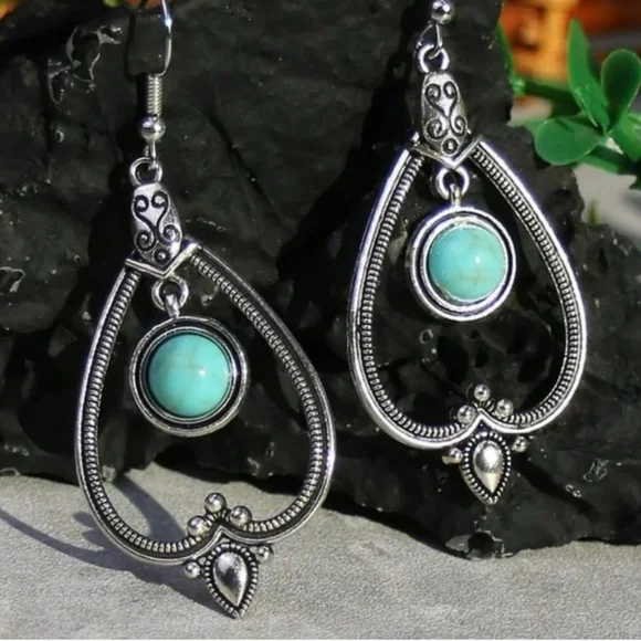 Antique Silver Howlite Dangling Earrings - Picture 3 of 3